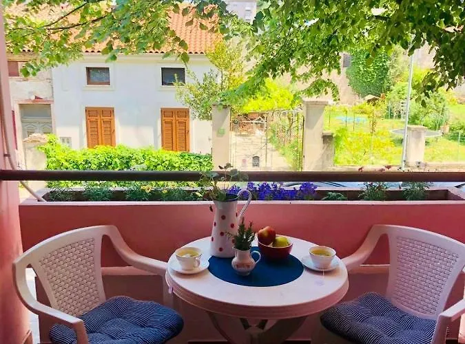 Beautiful With Balcony Apartman *